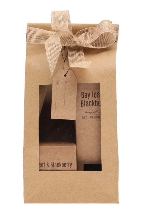 Lahjapakkaus tuoksukynttilä ja huonetuoksu Bay leaf & Blackberry